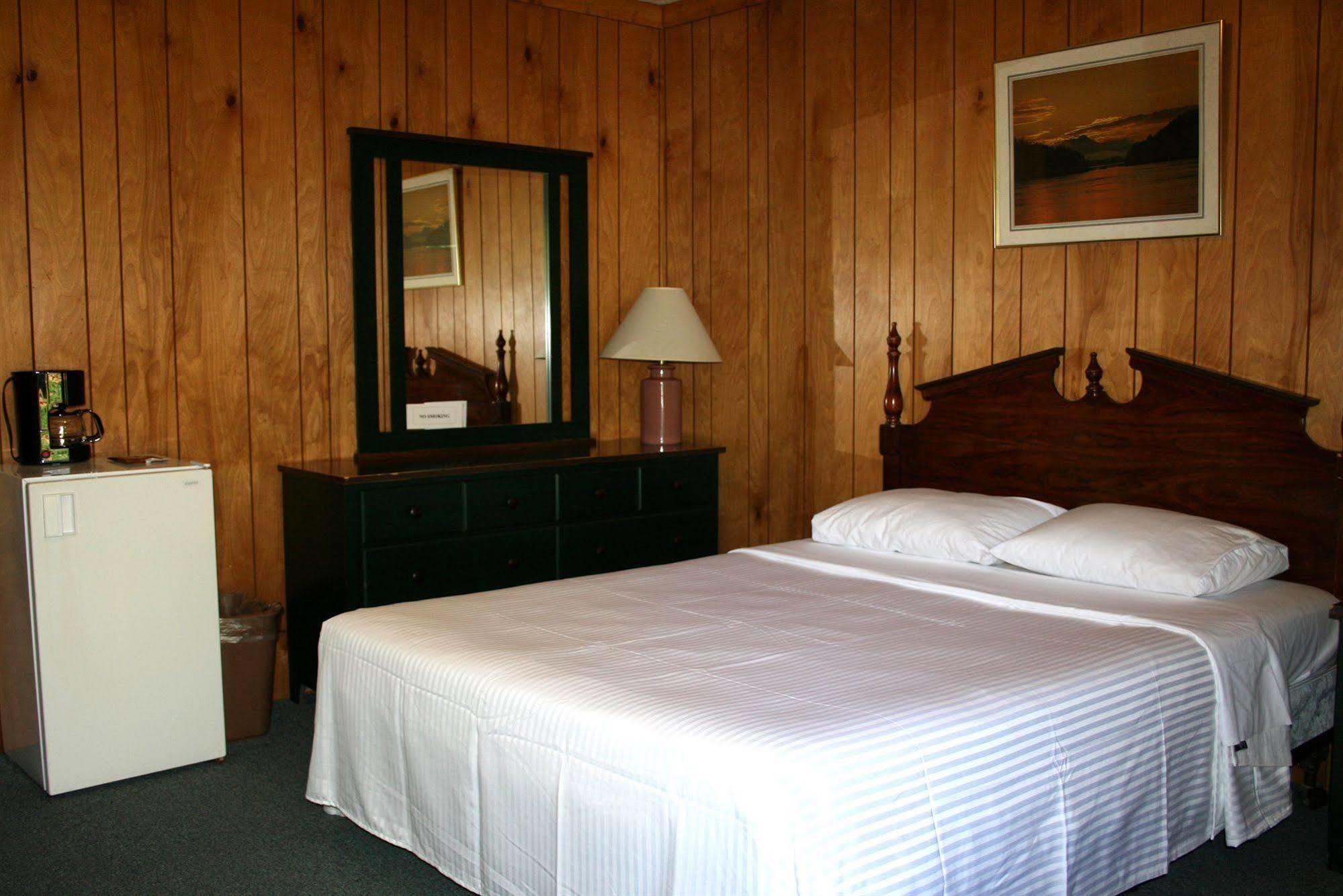 Chestnut Grove Family Resort Mount Pocono Exterior photo