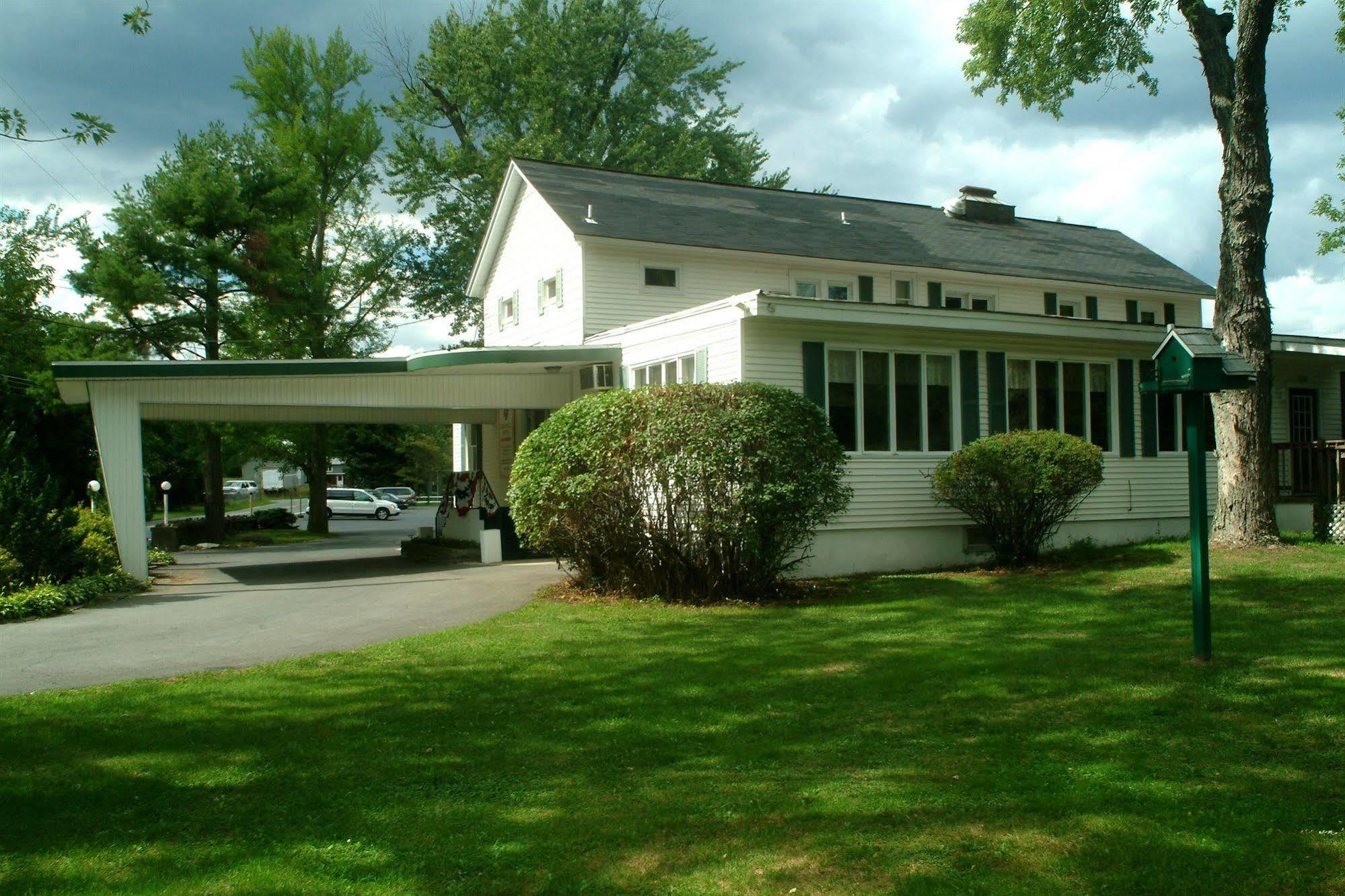 Chestnut Grove Family Resort Mount Pocono Exterior photo
