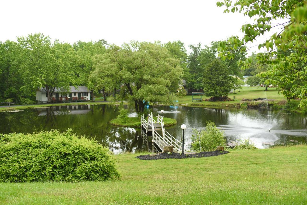 Chestnut Grove Family Resort Mount Pocono Exterior photo
