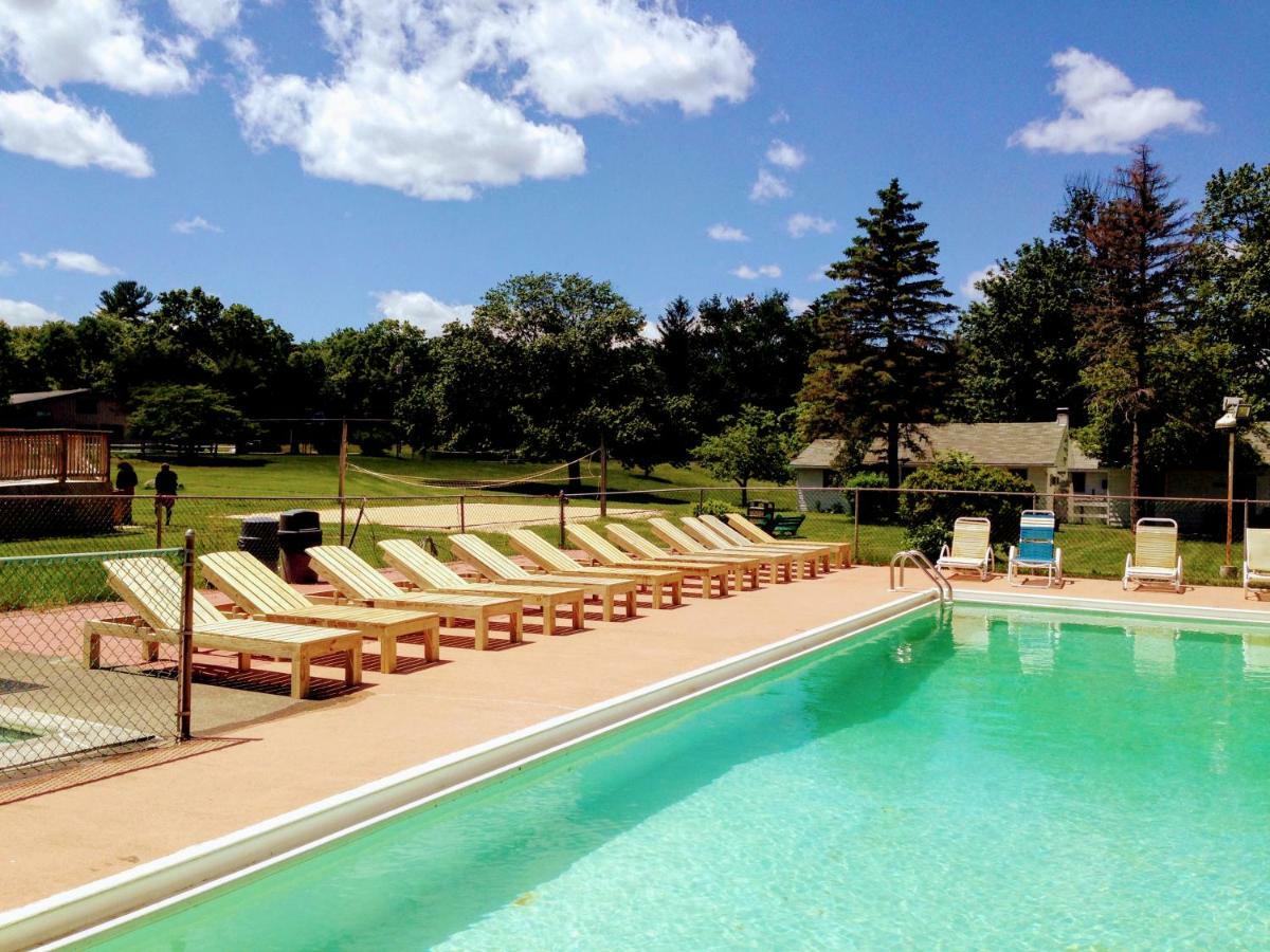 Chestnut Grove Family Resort Mount Pocono Exterior photo