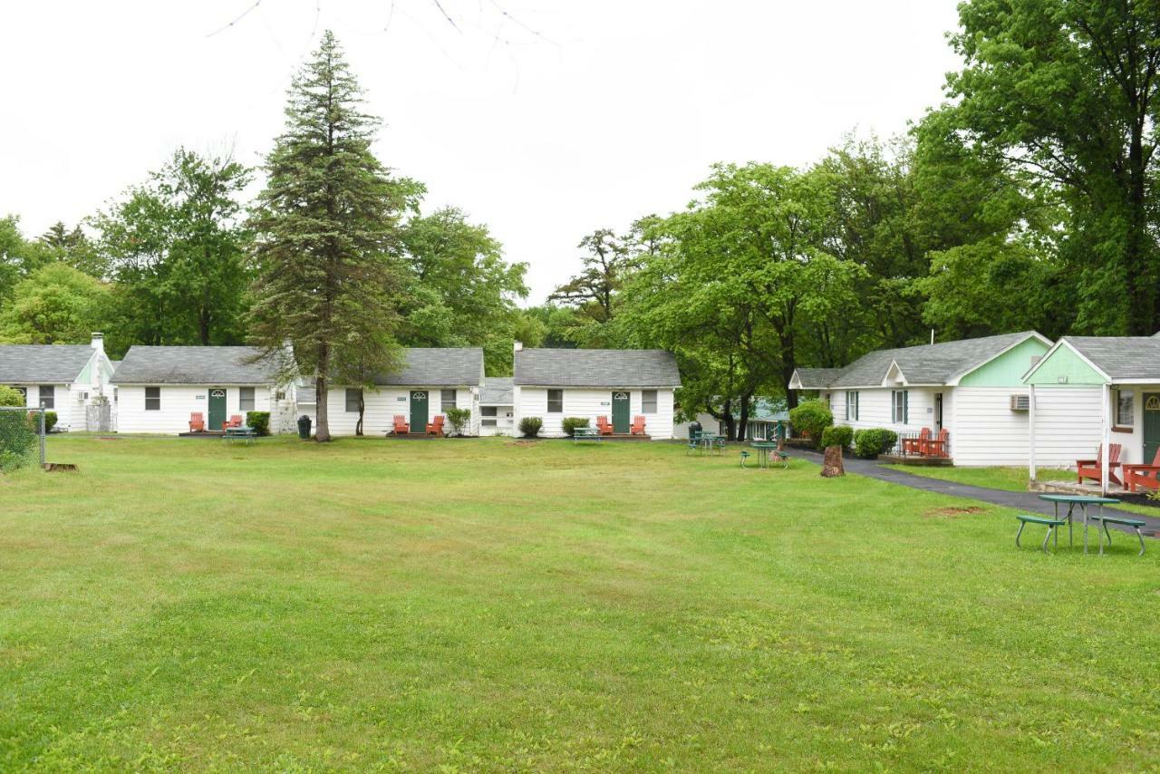 Chestnut Grove Family Resort Mount Pocono Exterior photo