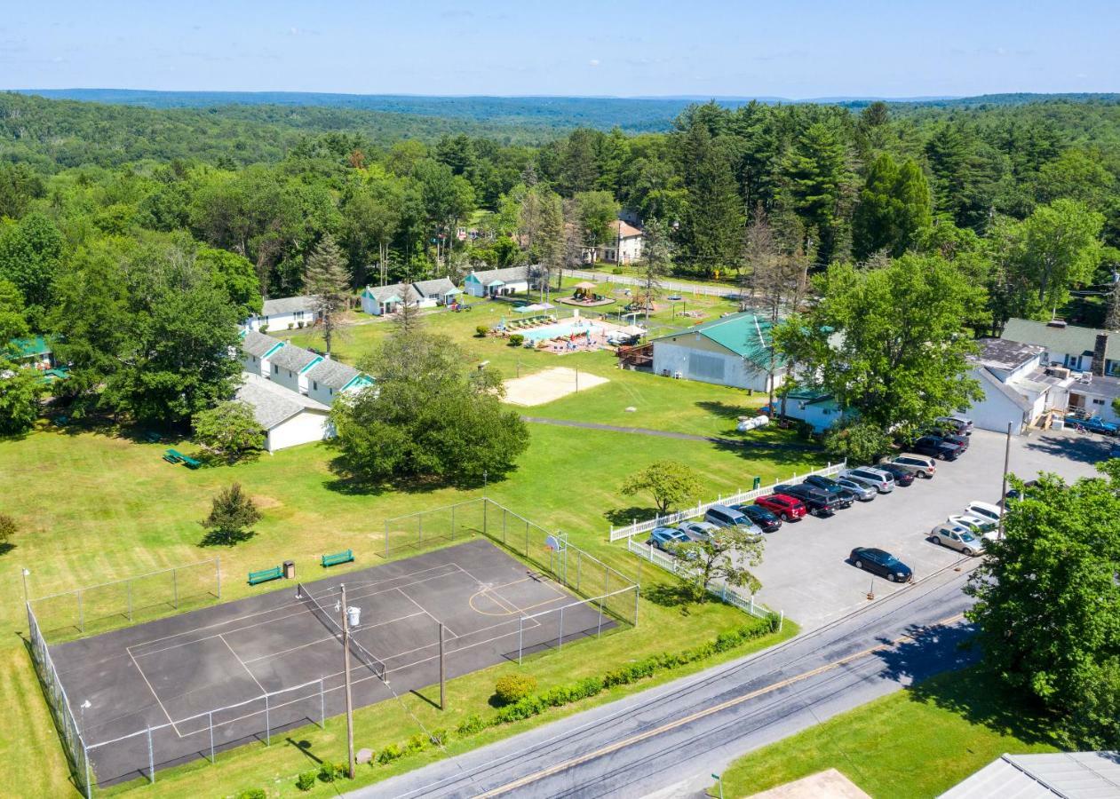 Chestnut Grove Family Resort Mount Pocono Exterior photo